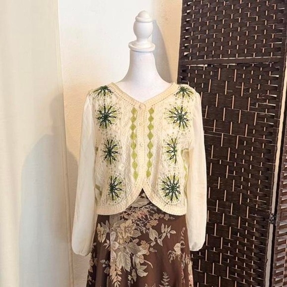 SASA Fashion Sweaters - Women's Green and Cream Vintage Cardigan Top with Floral Embroidery